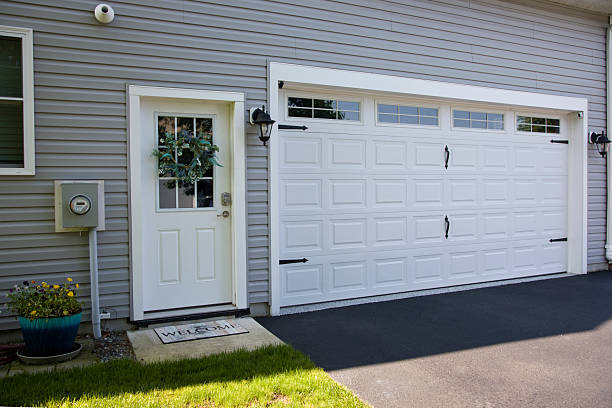 24/7 Emergency Garage Door Panel Replacement experts in Tecumseh, NE